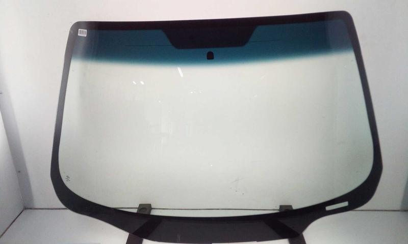 Co robić, gdy w samochodzie pękła szyba? Praktyczny przewodnik dla kierowców