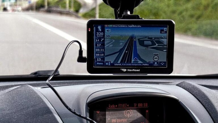 Jak wybrać idealną nawigację do samochodu? Poradnik dla niezdecydowanych