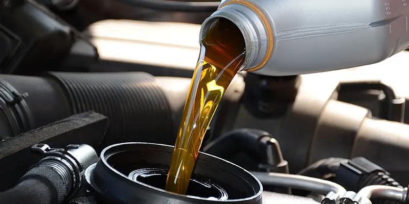Czy każdy silnik rzeczywiście potrzebuje oleju? Oto, co powinieneś wiedzieć