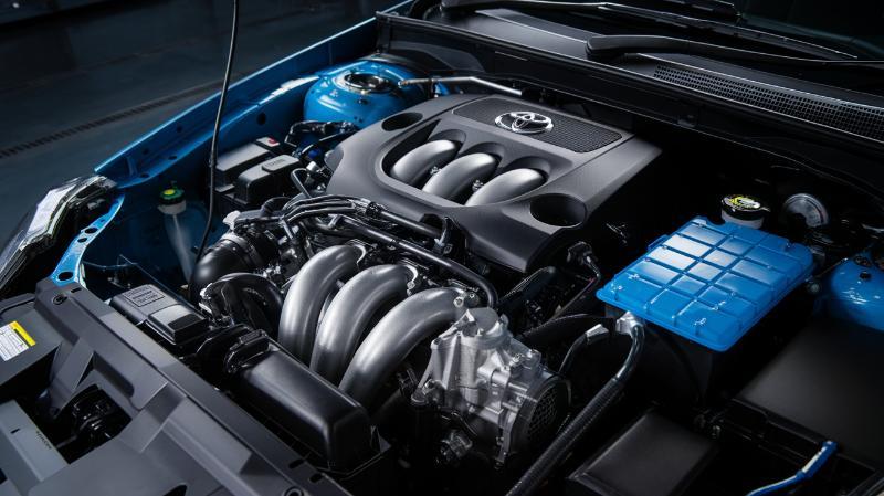 Czy silniki benzynowe z bezpośrednim wtryskiem potrzebują świec iskrowych?