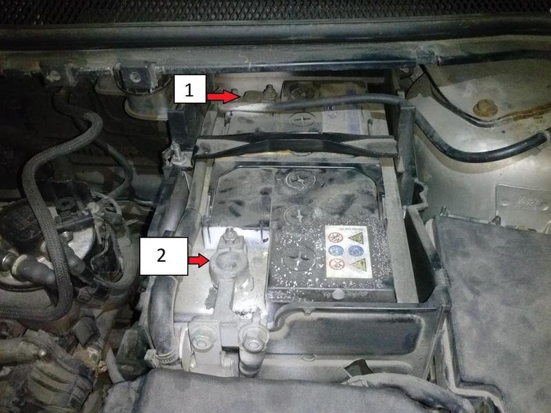 Instrukcja krok po kroku wyjęcia akumulatora