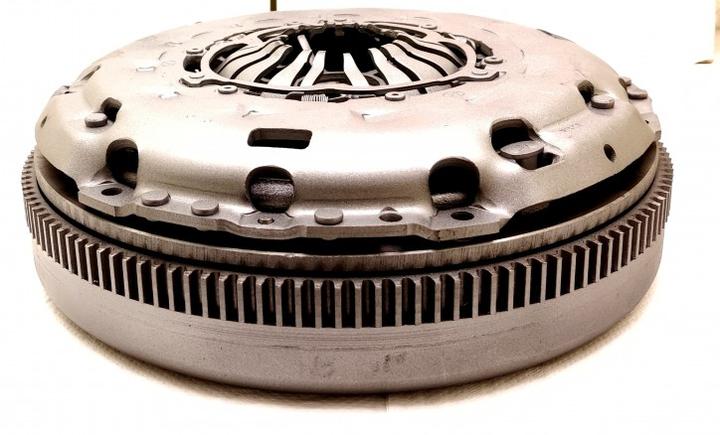 Koło dwumasowe w silniku benzynowym