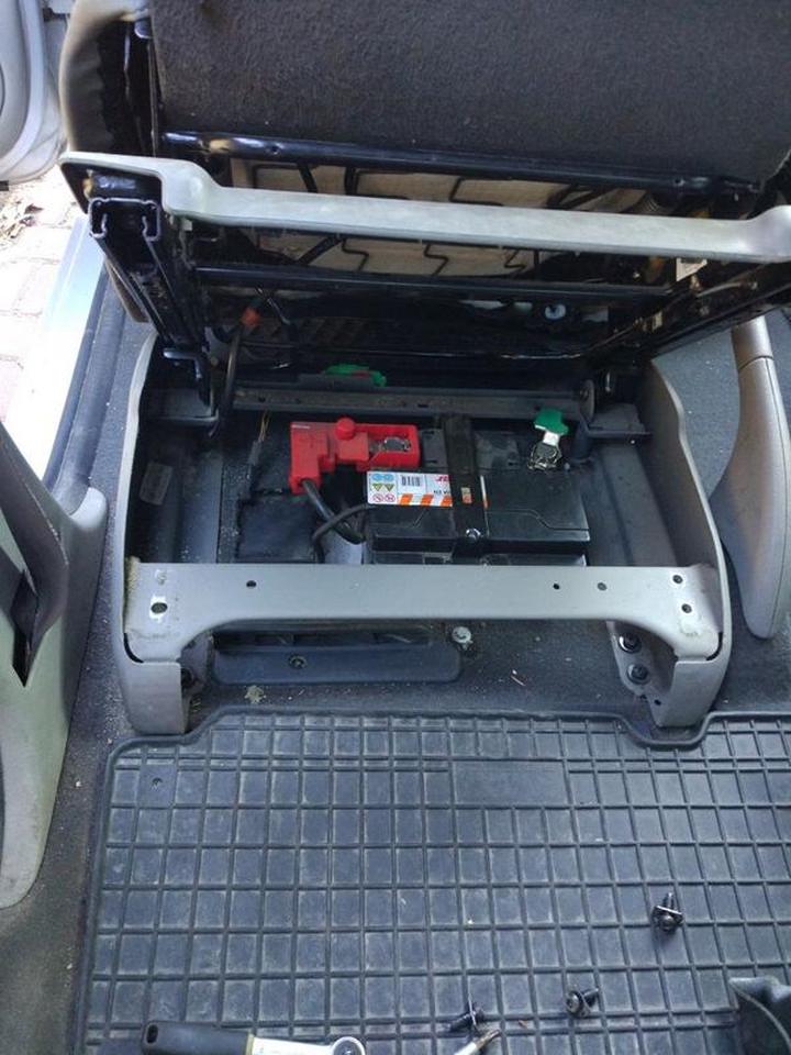 Wymiana akumulatora w Citroenie