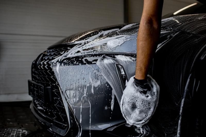 Zimowe mycie samochodu