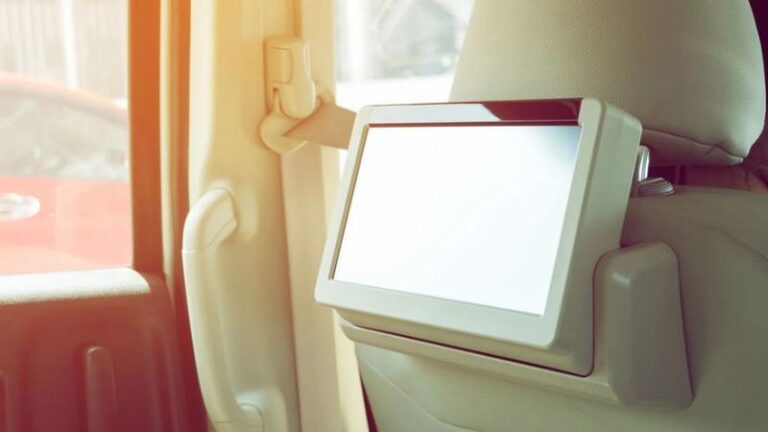 Jak cieszyć się filmami w samochodzie: praktyczny przewodnik dla miłośników kina w drodze