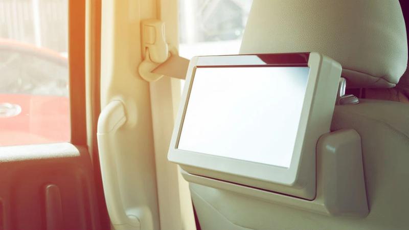 Jak cieszyć się filmami w samochodzie: praktyczny przewodnik dla miłośników kina w drodze