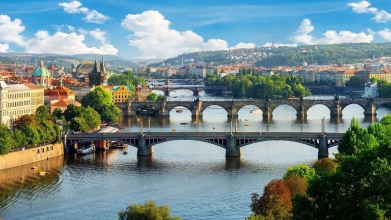 Praga a wjazd samochodem – co warto wiedzieć przed podróżą?