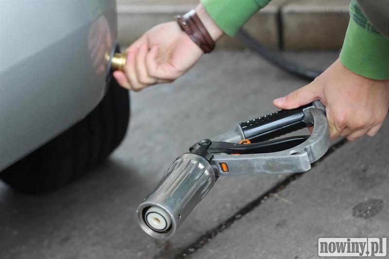 Zrozumienie, jak działa gaz w samochodzie: klucz do ekonomicznej jazdy