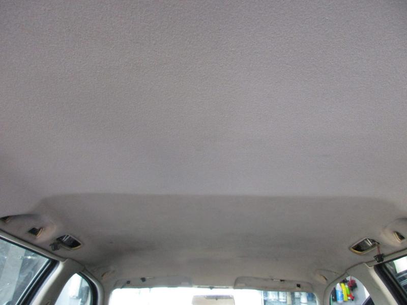 Czyszczenie podsufitki samochodowej