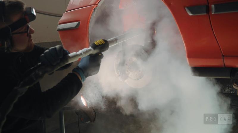 Jak bezpiecznie wyczyścić silnik