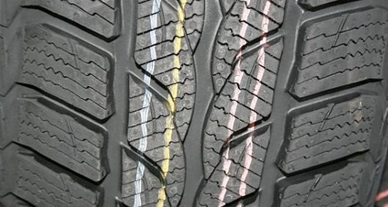 Kolorowe paski na oponach