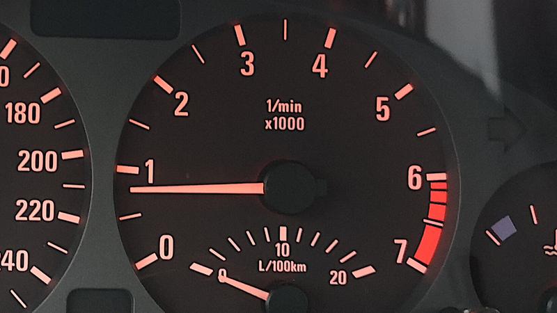 Ładowanie akumulatora na biegu jałowym