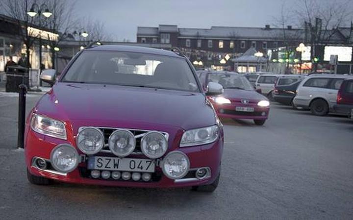 Montaż dodatkowych świateł w samochodzie