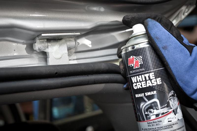 Najlepsze oleje i smary do drzwi samochodowych