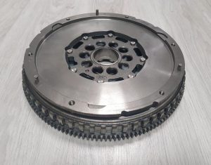 Czy w silnikach benzynowych znajdziemy koło dwumasowe? Odkrywamy prawdę!