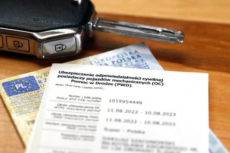 Jak skutecznie sprawdzić, do kiedy obowiązuje OC samochodu?