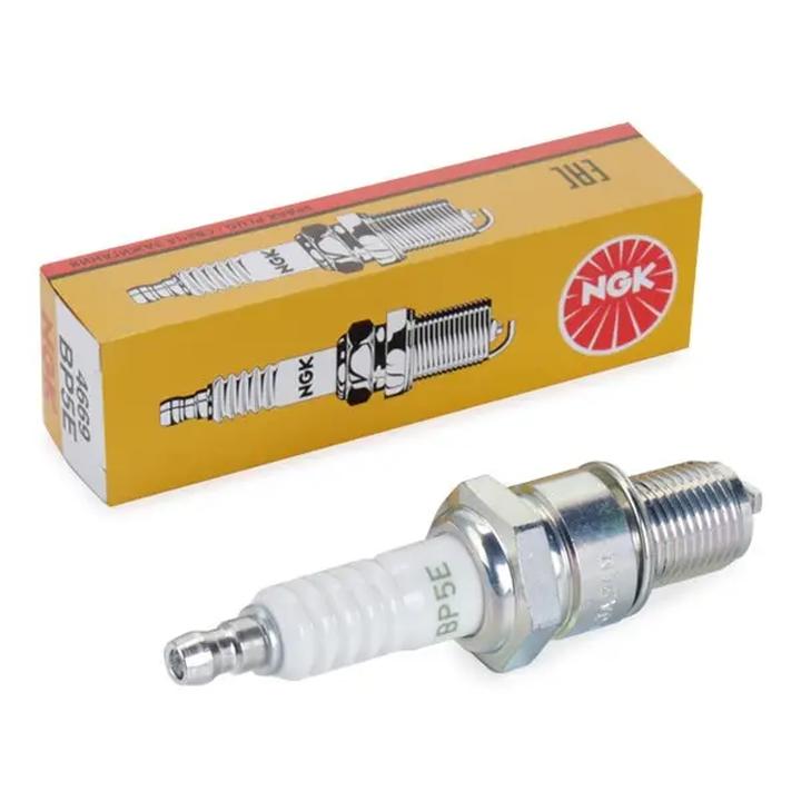 Jak właściwie dobrać świecę do silnika zaburtowego? Praktyczny poradnik dla żeglarzy