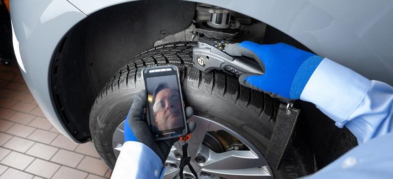 Pomiar bieżnika opony monetą