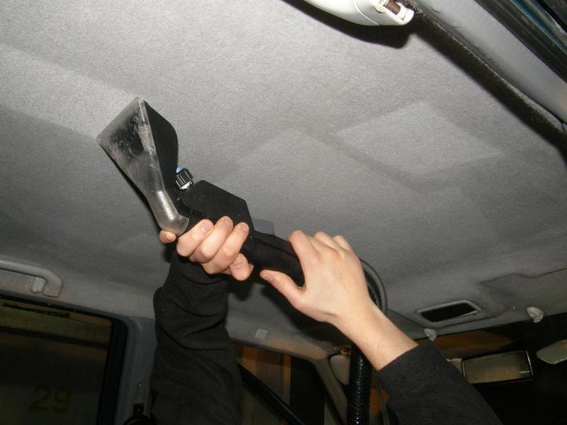 Pranie podsufitki samochodowej