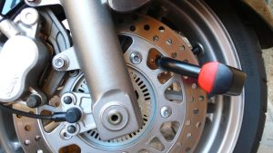 Skuteczne sposoby, jak zabezpieczyć motocykl przed kradzieżą