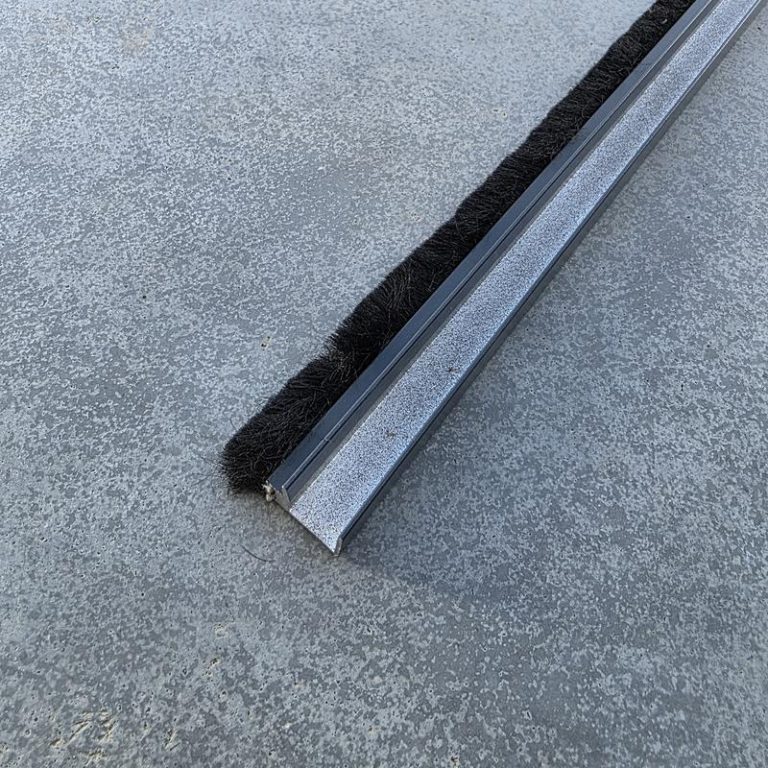 Skuteczne sposoby na uszczelnienie szyb bocznych w samochodzie