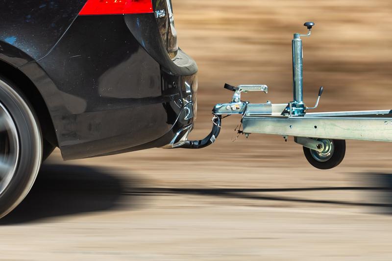 Montaż haka holowniczego