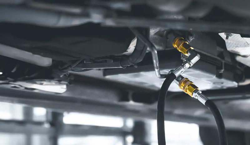 Wymiana oleju w samochodzie