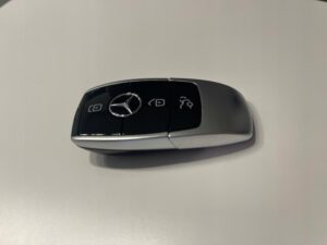 Jak skutecznie dorobić kluczyk rybka do Mercedesa?