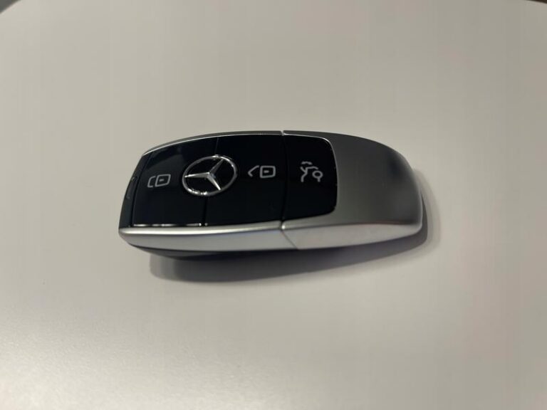 Jak skutecznie dorobić kluczyk rybka do Mercedesa?