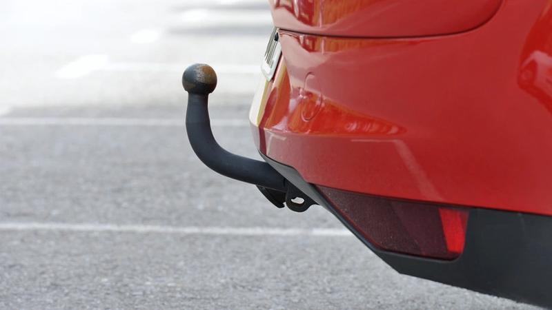 Jak założyć hak do samochodu i co warto wiedzieć przed montażem?